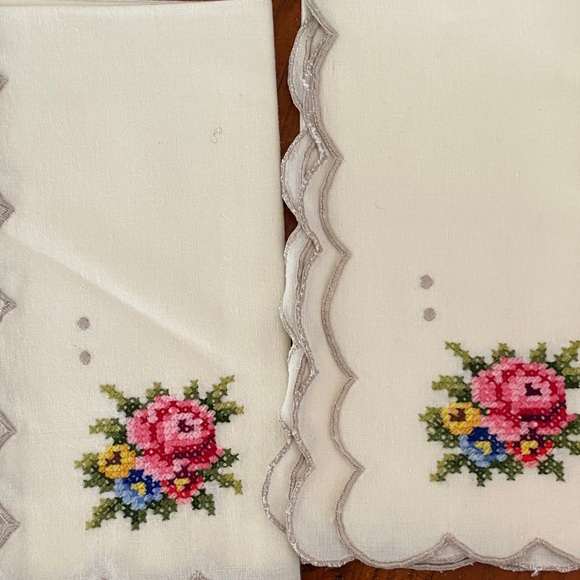 8 Vintage Embroidered Floral Napkins with Silver Trim - Picture 5 of 6
